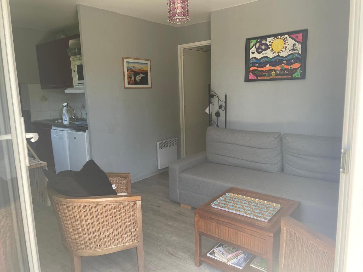 appartement proche mer avec jardin ensoleillé Houlgate Exteriör bild