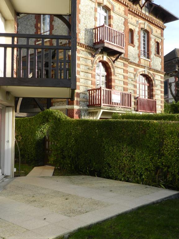 appartement proche mer avec jardin ensoleillé Houlgate Exteriör bild